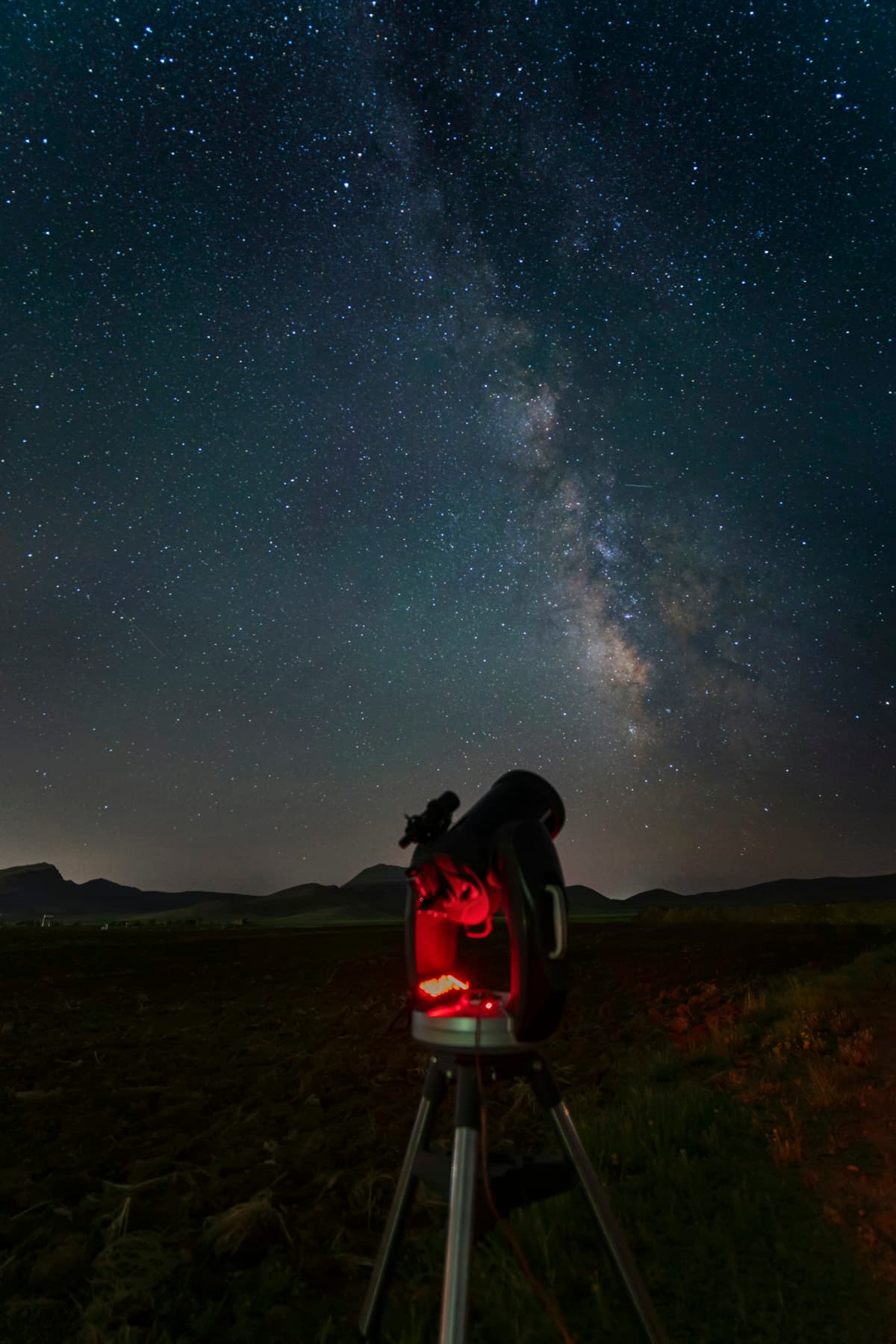 Télescope sous un ciel étoilé